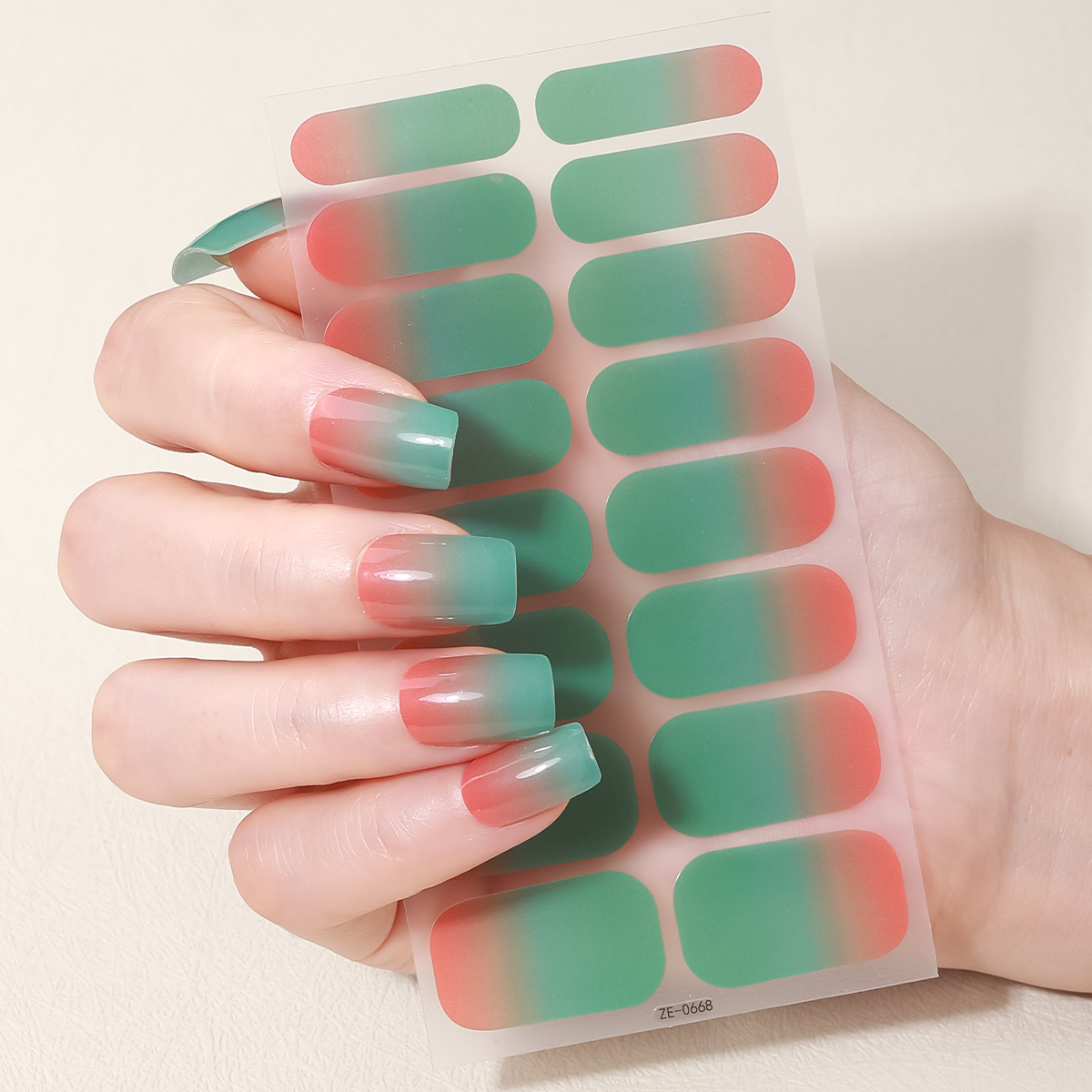 16Tips Full Cover Gradient Nai - Full Cover Adhesive recensione e prezzo
